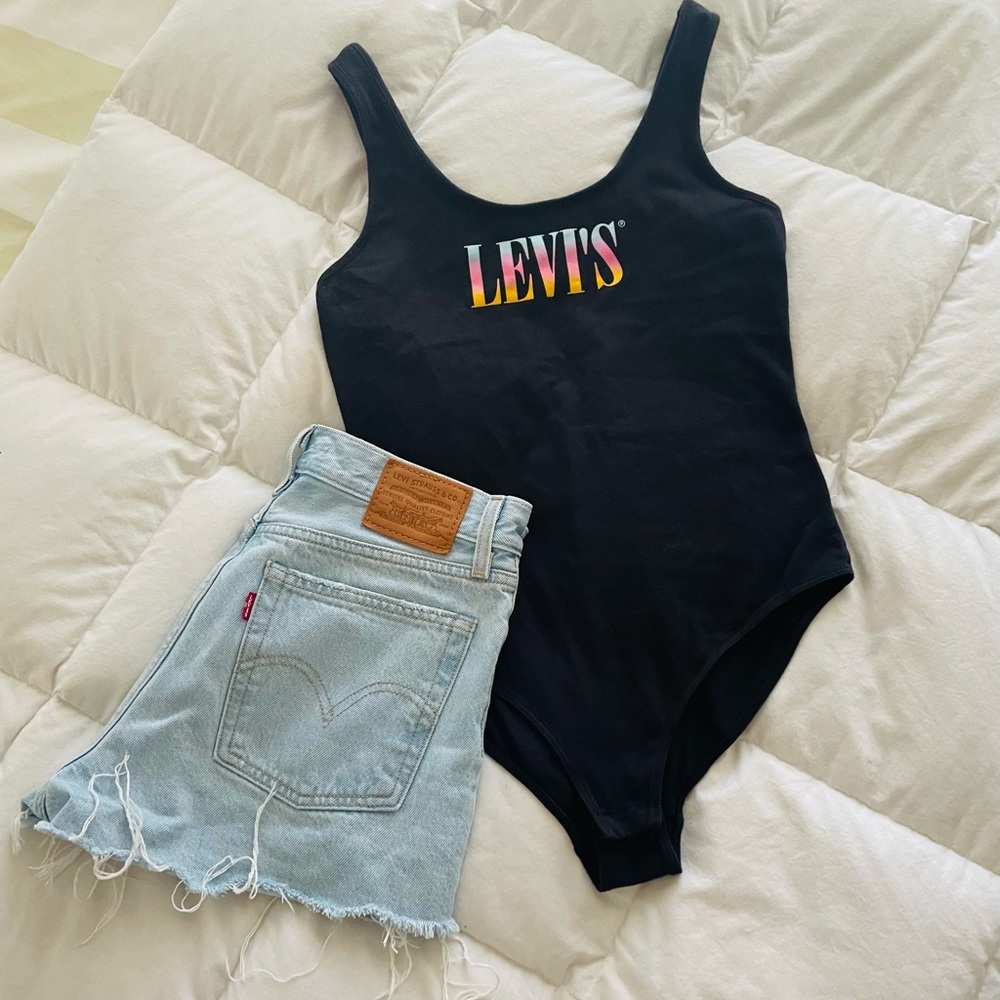NWOT! Levi's logo bodysuit!
